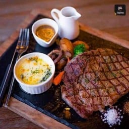 Steak & Stick 888 มีที่ให้นั่งทาน