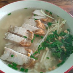 ข้าวต้มหมูกรอบ