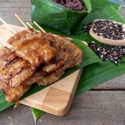หมูปิ้ง 2ไม้ + ไก่ย่าง 2ไม้ + ข้าวเหนียว 1 ห่อ