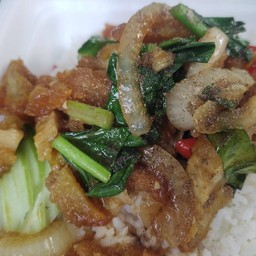 ข้าวคะน้าไก่กรอบ