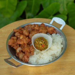 หมูทอดน้ำพริกหอม เชียงใหม่ ถนนบำรุงราษฎร์