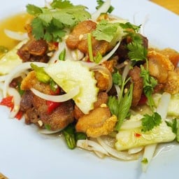 ยำหมูกรอบ