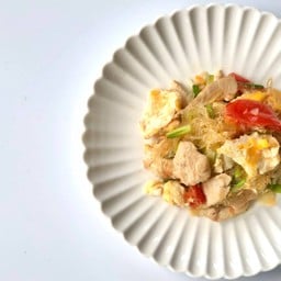 ผัดเส้นแก้ว 3 สี  ไร้น้ำมัน 220KCAL