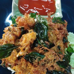 ข้าวราดไข่เจียวห่อหมก