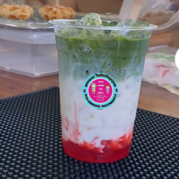 สตอเบอรี่มิลค์ชาเขียว