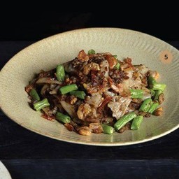 ชุดเส้นใหญ่ผัดซอสหนำเลี๊ยบหมู
