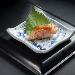 ซูชิแซลมอนซอสไซเกียว