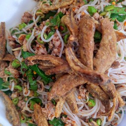 ยำขนมจีนหมูสับ - หมูชิ้น