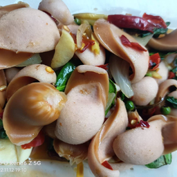 กะเพรา ไส้กรอก