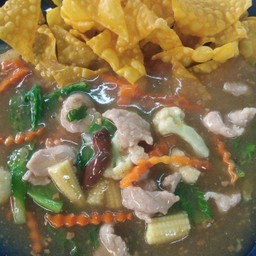 ราดหน้าเกี๊ยวกรอบเห็ดหอม