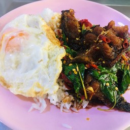 กระเพราปลาดุก