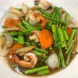 หน่อไม้ฝรั่งผัดกุ้ง