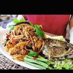 ปลาช่อนทอดยำ