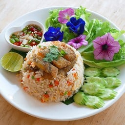 ข้าวผัดปลาสลิด