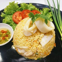 ข้าวผัดปลาหมึก