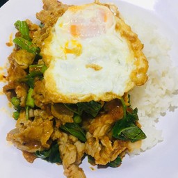 ผัดพริกแกงหมู