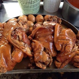 ขาหมูเป็นกับข้าว