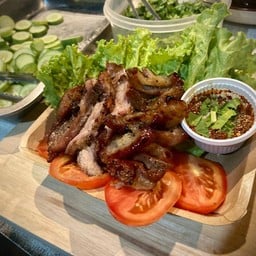 หมูย่าง + ไส้ย่างผิงไฟ