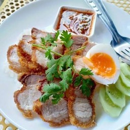 ข้าวหมูกรอบ น้ำจิ้มแจ่วววว
