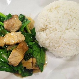 คะน้าหมูกรอบน้ำมันหอย