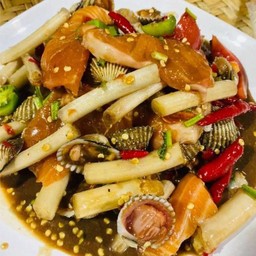 ตำไหลบัวแชลมอนหอยแครง