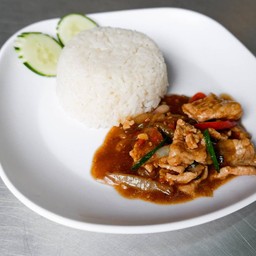 ผัดน้ำมันหอยราดข้าว