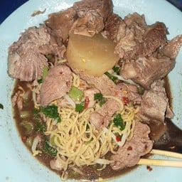 ก๋วยเตี๋ยวโต้รุ่ง