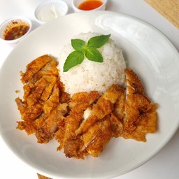 ข้าวไก่ทอด น้ำจิ้มแจ่ว