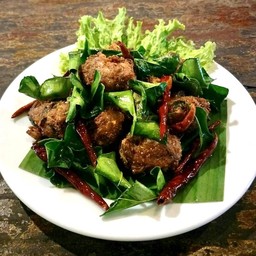 ลาบหมูทอด