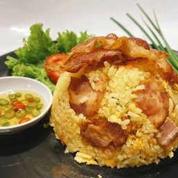ข้าวผัดเบค่อน