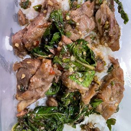 กะเพรา หมูตุ๋น