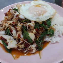 กระเพราปลาหมึก