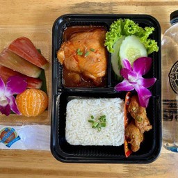 ข้าวไก่อบซอส+ทอดมันปลาอินทรีย์