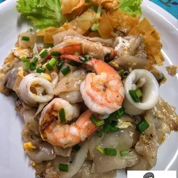 ผัดใส่ไข่และต้นหอมซอย