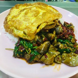 กระเพราเครื่องในไก่