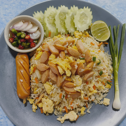 ข้าวผัดใส้กรอก