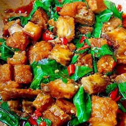 กระเพราหมูกรอบ