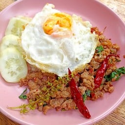 ผัดกะเพราคั่วพริกแห้ง By Little Bear หมีพ่นไฟ
