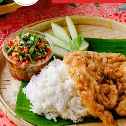 ข้าวสวยน้ำพริกขาเห็ดและไข่เจียว