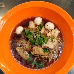 ตำนานเตี่ยว by สีแสด #ก๋วยเตี๋ยว หมูตุ๋น ขนมปังไส้ทะลัก