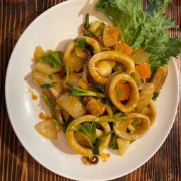 หมึกผัดไข่เค็ม