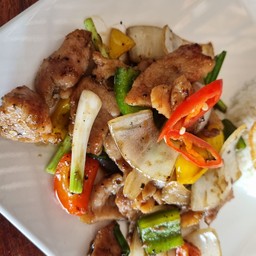 หมูผัดพริกไทยดำ (กับข้าว)