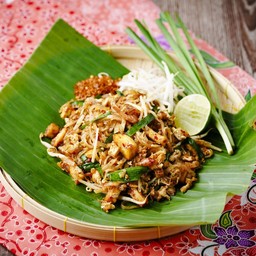 ผัดไทยกุ้งเสียบท้ายเหมือง