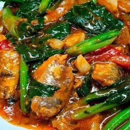 คะน้าปลากระป๋อง