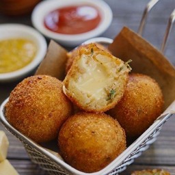 ชีสบอลมีความสุข