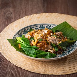 ผัดซีอิ้วเส้นนุ่มไก่