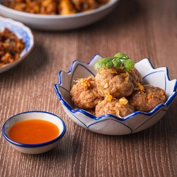 หมูก้อนทอด