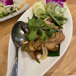 ลาบคอหมูย่าง