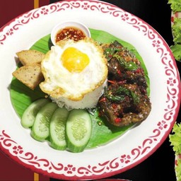 ข้าวกะเพราถาดปลาดุกทอด