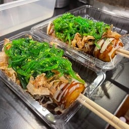 ทาโกะยากิหน้ายำสาหร่าย ไส้รวม 4 ลูก (ไม่หมึก)